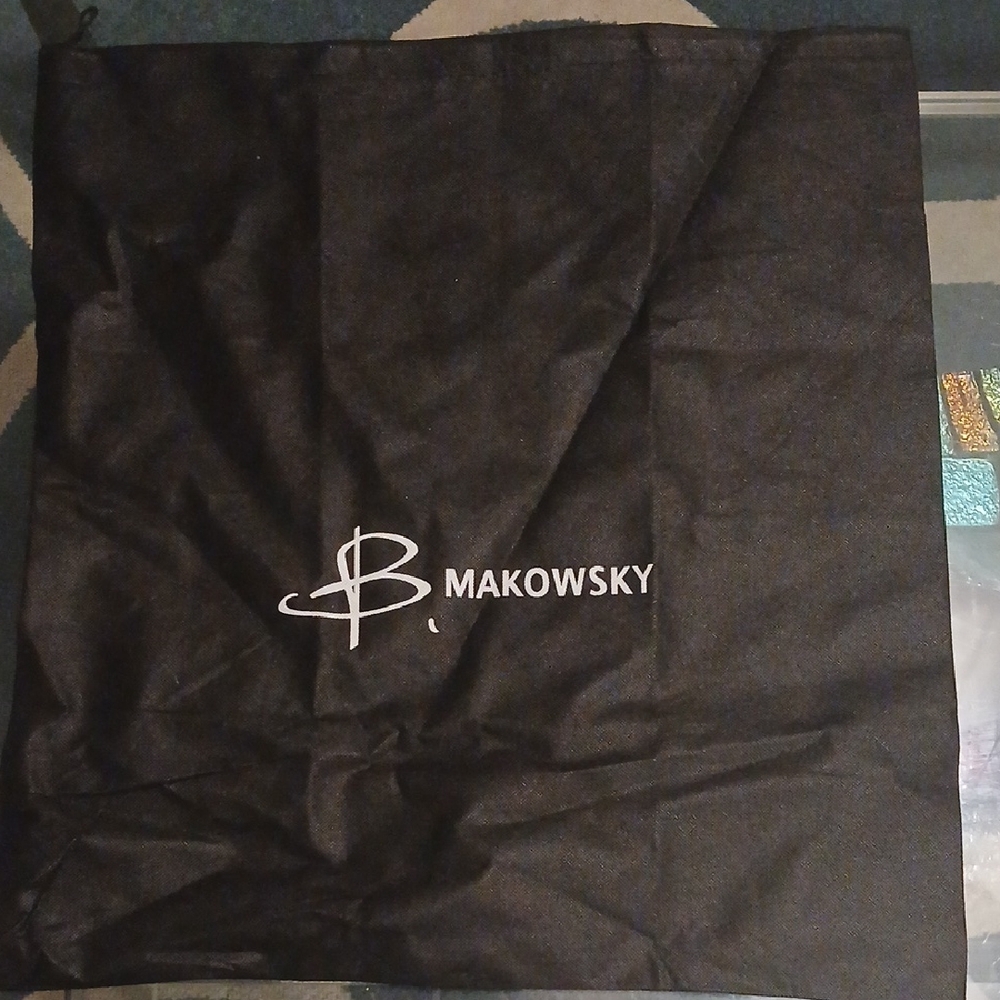 B. Makowsky Black Dust Bag